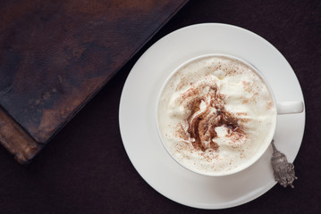 Heiße Schokolade mit Sahne