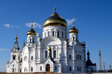 Fototapeta na wymiar Russian Orthodox church 