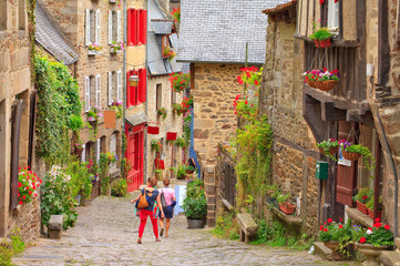 Vieilles maisons dans la rue du jerzual, ville de Dinan, Bretagne