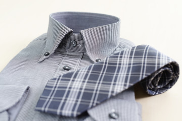 おしゃれなシャツとネクタイ