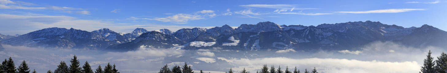 Obraz premium Allgäuer Berge im Winter - Panoramablick