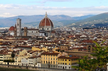 Fototapeta na wymiar Duomo Santa Maria Del Fiore in the morning from Piazzale Michelangelo in Florence, Tuscany, Italy