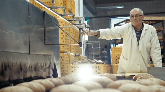Process of baking a lots of breads 4K