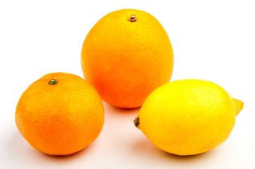лимон, апельсин и мандарин