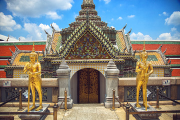 Fototapeta premium Guardian Statues in the Temple