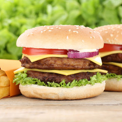 Double Cheeseburger Hamburger und Pommes Frites