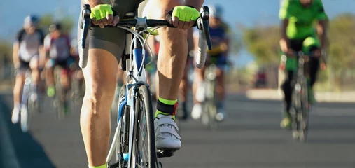 Tableaux ronds sur aluminium brossé Vélo Compétition cycliste, athlètes cyclistes faisant une course à grande vitesse