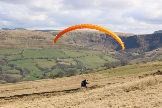 Paraglider landing