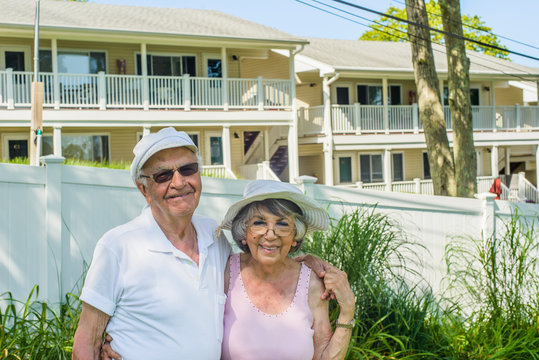 Happy senior couple on vacation, Hampton Bay, New York, USA