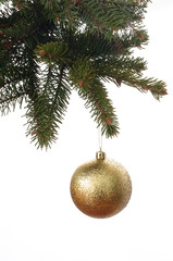 Obraz na płótnie Canvas gold ball on a christmas tree