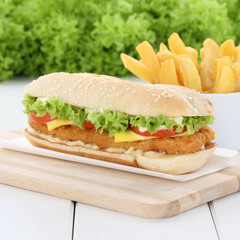 Chickenburger Chicken Hühnchen Burger Hamburger und Pommes Frit