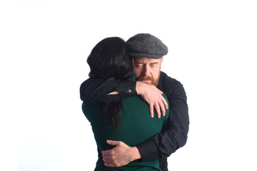 A couple that embraces with tenderness,