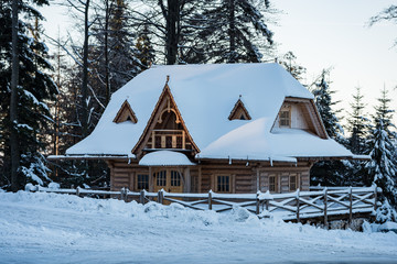 Chata góralska beskidy © BlackMediaHouse