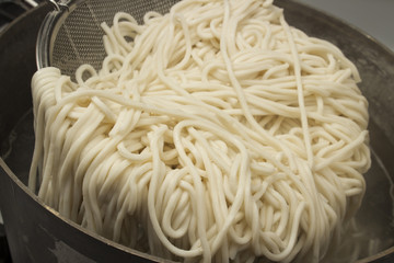 cooking Shanghai noodles