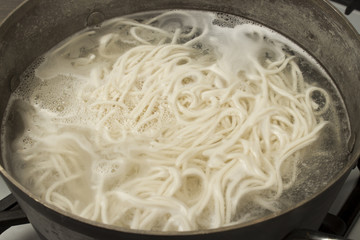 cooking Shanghai noodles