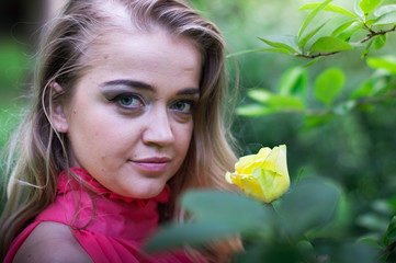 Naklejka premium beautiful girl with blonde long hair in the Park