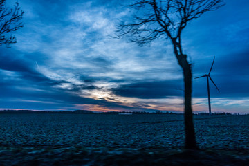 Naklejka premium WSCHÓD SŁOŃCA Z SAMOCHODU