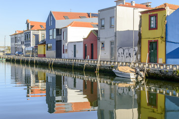 Fototapeta na wymiar Vista da cidade de Aveiro em Portugal