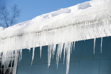 Naklejka premium icicle hanging on house roof