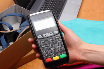 Use payment terminal for paying for purchases in store