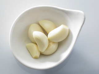 peeled garlic