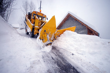hiver - d&eacute;neigement au chasse neige