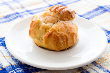 Scalded cake with cream filling