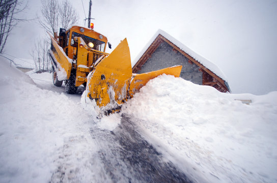 hiver - d&eacute;neigement au chasse neige