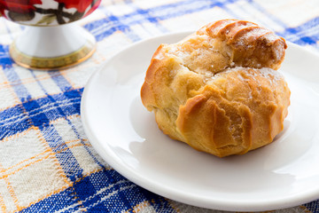 Scalded cake with cream filling