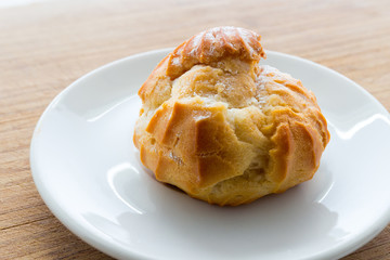 Scalded cake with cream filling