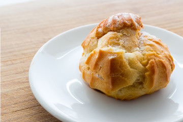 Scalded cake with cream filling