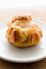 Scalded cake with cream filling
