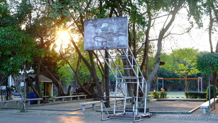 Basketball hoop