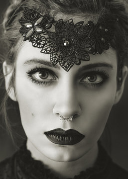 Black and white woman wearing retro accessory