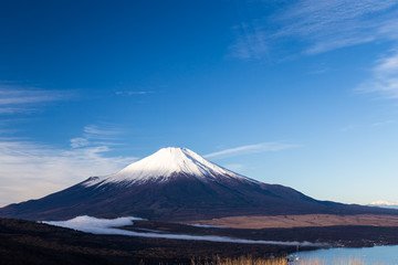 Fototapeta premium Mt.Fuji and Lake Yamanakako. Shot in the early morning..The shooting location is Lake Yamanakako, Yamanashi prefecture Japan.
