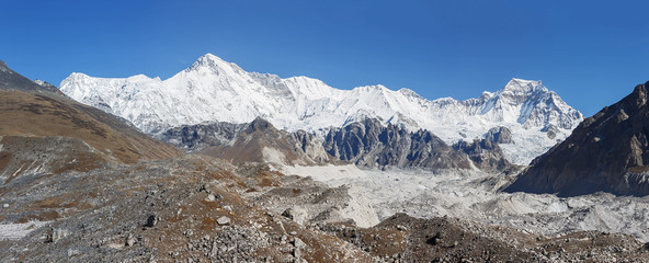 The ridge Mahalangur Himal. Cho Oyu and Guachung Kang on background - Gokyo region, Nepal, Himalayas