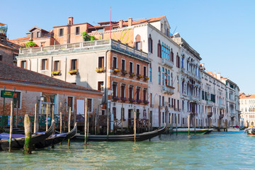 Fototapeta na wymiar traitional Venice old houses over water of Grand canal, Italy