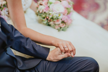 Obraz na płótnie Canvas hands during wedding ceremony