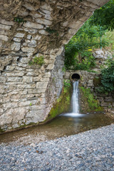 Source cascade