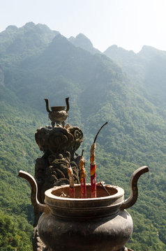 The traditional bowl-incense burner