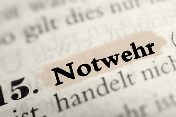 Notwehr - sepia Ton, leicht beige markiert