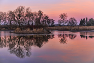 Fototapeta na wymiar Winter sunset at the lake