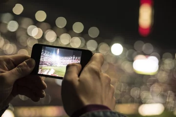 Fototapete Fußball Fussball & Smartphone