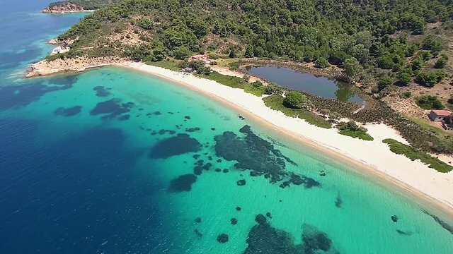 Isola di Tsougria davanti a Skiathos nelle Sporadi in Grecia
