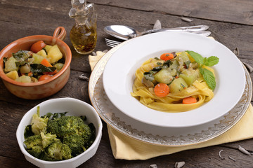 organic dish with zucchini noodles and carrots spinosa
