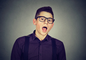 Obraz premium shocked young man