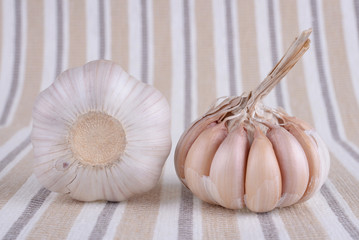garlic bulbs with garlic cloves