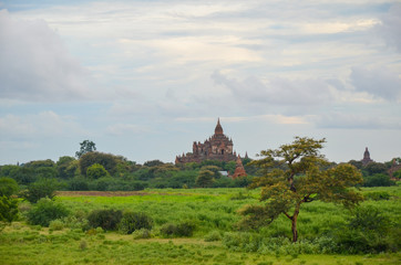 Fototapeta na wymiar Ancient temples of Bagan