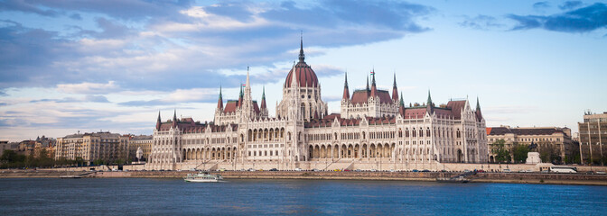 Naklejka premium Budapest parliament view