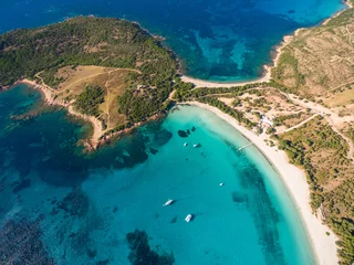 Cercles muraux Plage de Palombaggia, Corse Vue aérienne de la plage de Rondinara en Corse en France